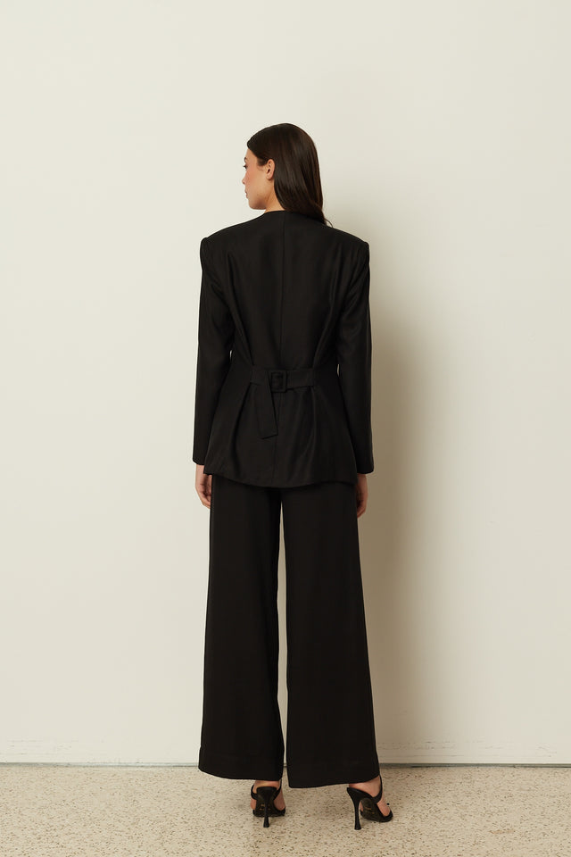 BLACK STATEMENT BLAZER