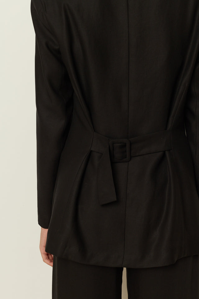 BLACK STATEMENT BLAZER