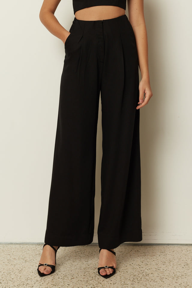 BLACK STATEMENT PANTS
